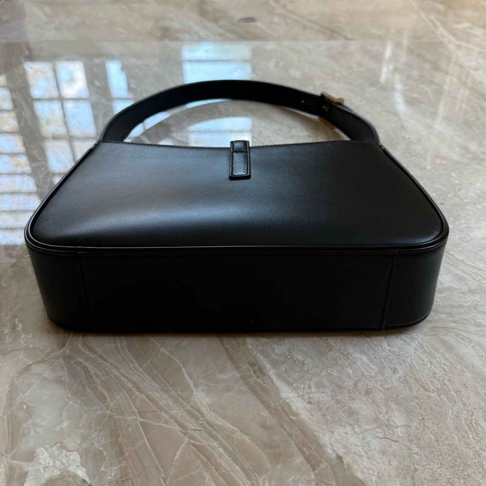 Saint Laurent Le 5 à 7 Smooth Leather Shoulder Bag Black Gold Hardware 2025 - Picture 5 of 15